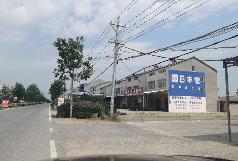 台前如何能保证墙体广告的醒目性？