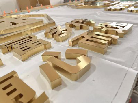 台前拉丝不锈钢字的特点。