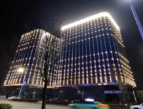 台前亮化工程安装注意事项。