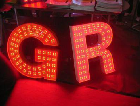 台前LED发光字常见的安装误区。